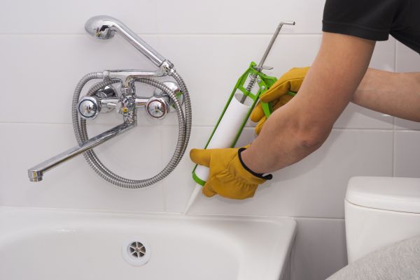 Cost of Bathtub Caulking in Rowlett